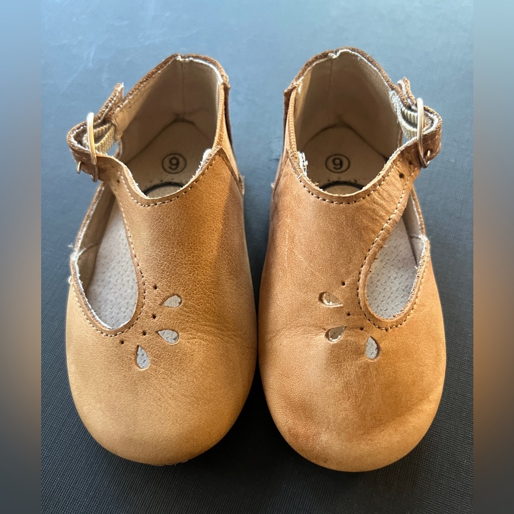 🍪🤎LITTLE LOVE BUG GENUINE LEATHER EYELET SANDALS SIZE 6T🤎🍪